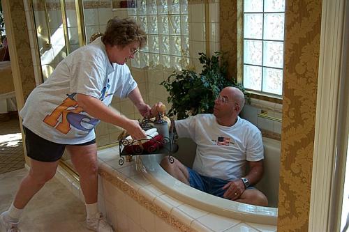 252 2000-10-04 John in tub AZ.