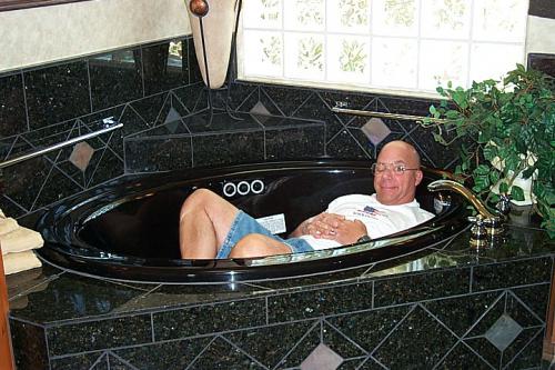 254 2000-10-04John in tub AZ.