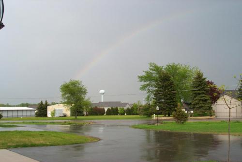 093 2001-05-10 RAINBOW ON COOP RD.