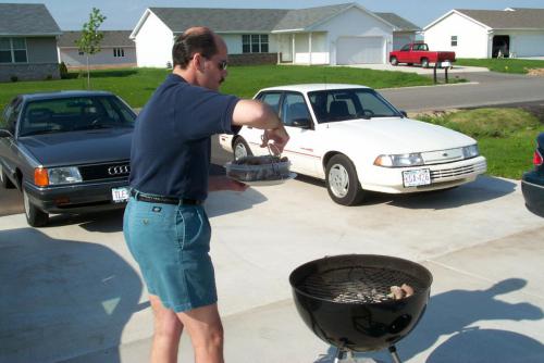 113 2001-05-13 Motrers Day  Mark cooking brats