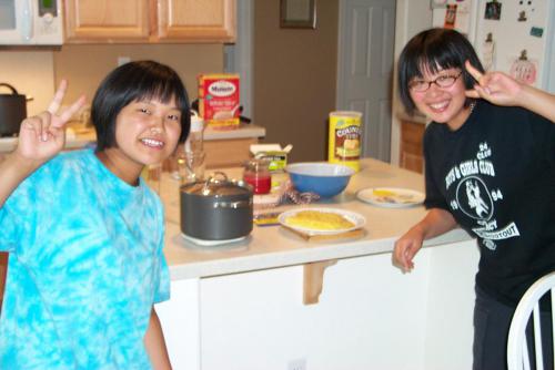 220 2001-07-27 GIRLS COOKING