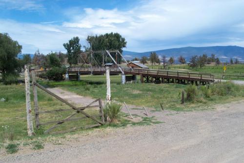 255 2001-07-29 BRIDGE ON WAY TO MT. SHASTA