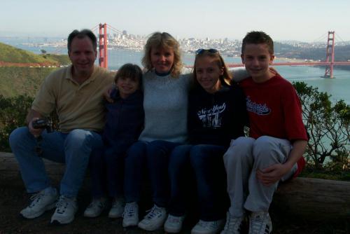 027 2002-03-03 JOHNNY AND FAMILY GOLDEN GATE BRIDGE