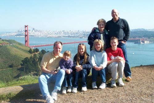 030 2002-03-03 JOHNNY & FAMILY & &CAROL & JOHN GOLDEN GATE BRIDGE1