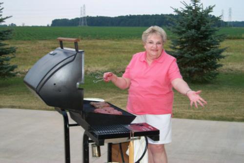 217 2002-07-14 JUSTIN HERE1 NANNIE GRILLING