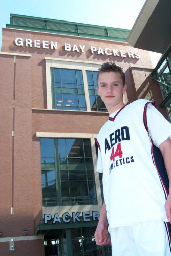 189 2003-04-14 JUSTIN AT PACKER STADUM1