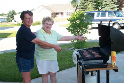 350 2003-07-27 JULIE & CAROL COOKING