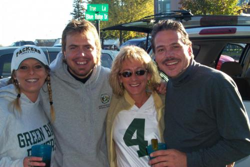 432 2003-10-12 PACKER GAME TAIL GATE2