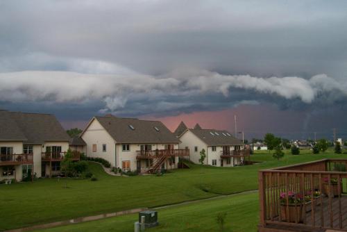 233 2004-06-15 STORM IN BACK OF CONDO