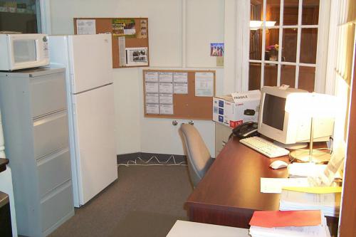 310 2004-07-17 JOHNNY'S OFFICE