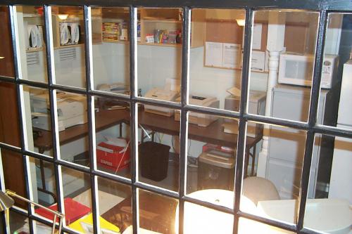 319 2004-07-17 JOHNNY'S OFFICE