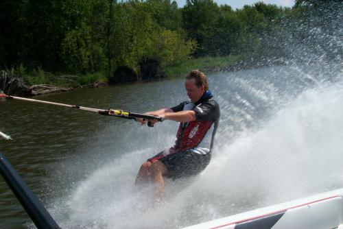 392 2004-09-02 WATER SKIING