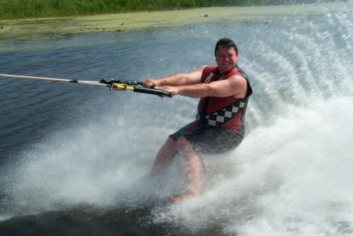 393 2004-09-02 WATER SKIING