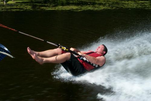 395 2004-09-02 WATER SKIING