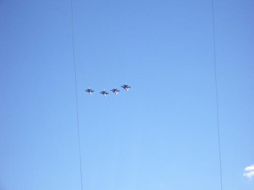 452 2005-11-06 4JETS FLYING OVER LAMBAU FIELD