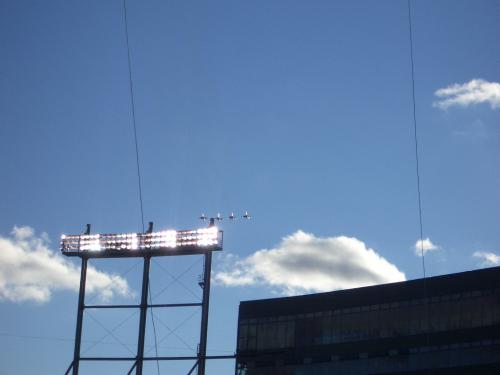 453 2005-11-06 4 JETS FLYING OVER LAMBAU FIELD