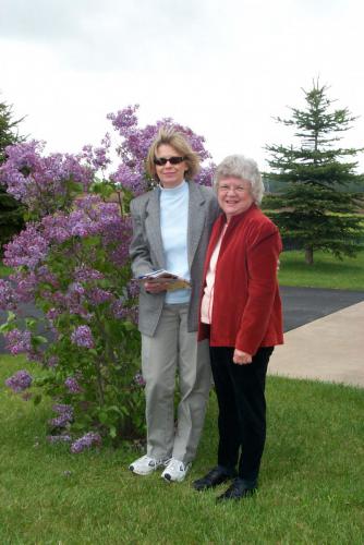 096 2006-05-13 LILAC BUSH NICKI & JANE