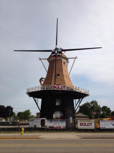 270 WIND MILL IN LITTLE CHUTE IMG 0573